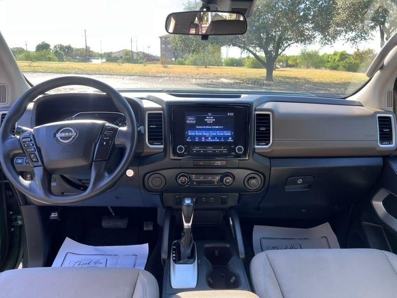 Nissan Frontier SV Crew Cab 2WD 2022