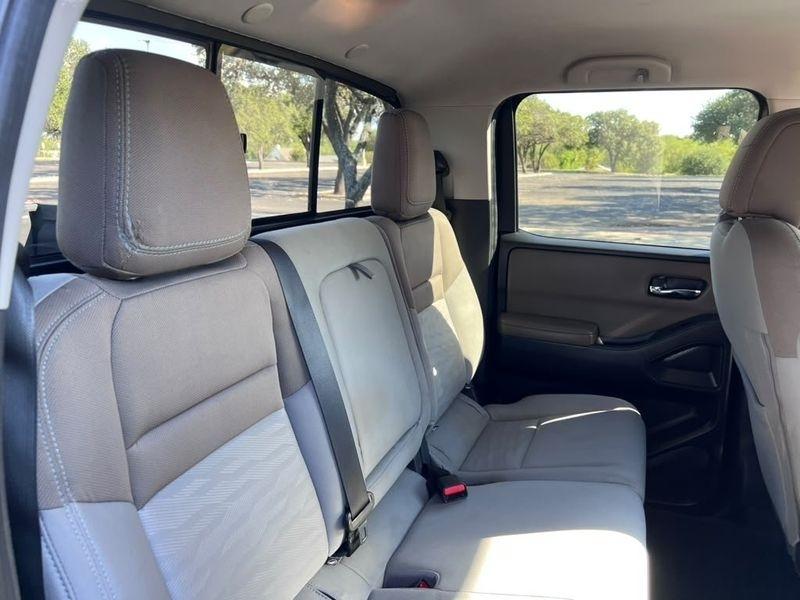 Nissan Frontier SV Crew Cab 2WD 2022