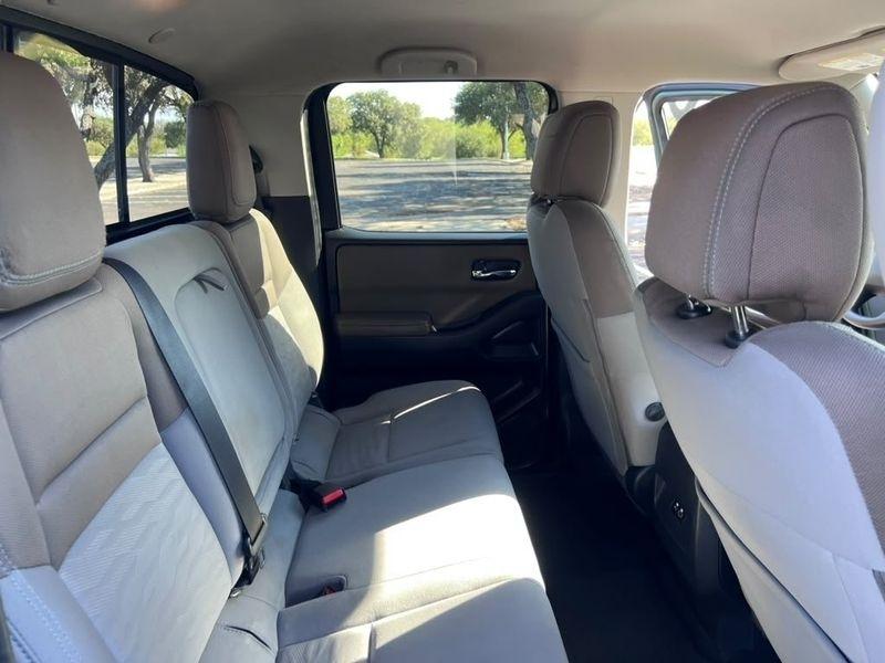 Nissan Frontier SV Crew Cab 2WD 2022