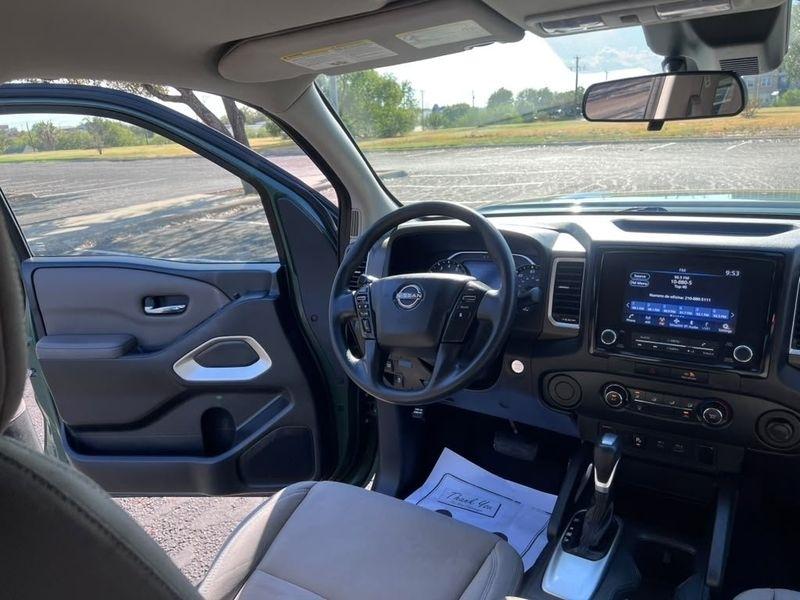 Nissan Frontier SV Crew Cab 2WD 2022