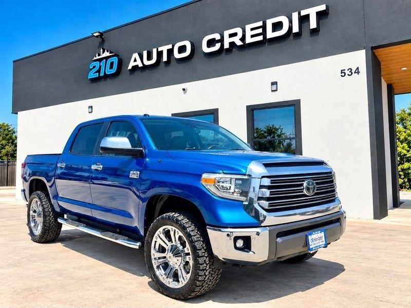 Toyota Tundra Platinum CrewMax 5.7L FFV 4WD 2018
