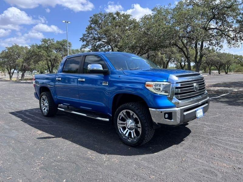 Toyota Tundra Platinum CrewMax 5.7L FFV 4WD 2018