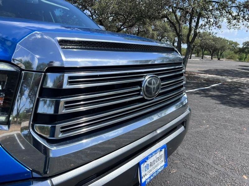 Toyota Tundra Platinum CrewMax 5.7L FFV 4WD 2018
