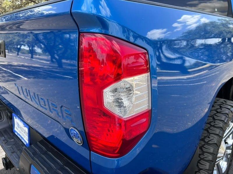 Toyota Tundra Platinum CrewMax 5.7L FFV 4WD 2018