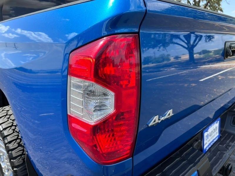 Toyota Tundra Platinum CrewMax 5.7L FFV 4WD 2018