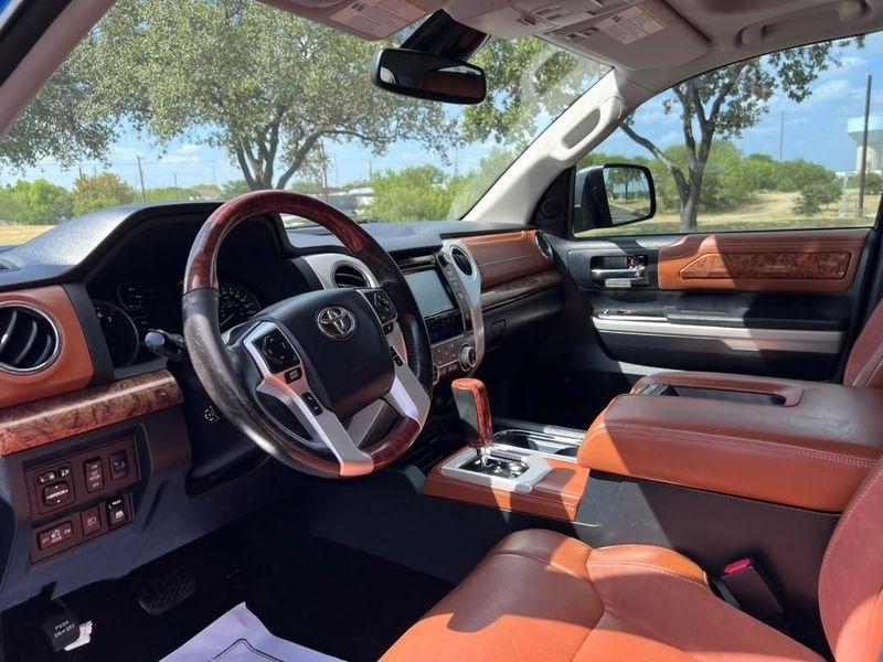 Toyota Tundra Platinum CrewMax 5.7L FFV 4WD 2018