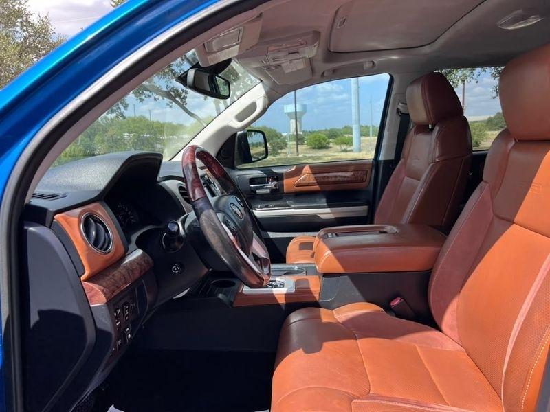 Toyota Tundra Platinum CrewMax 5.7L FFV 4WD 2018