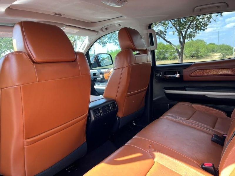 Toyota Tundra Platinum CrewMax 5.7L FFV 4WD 2018