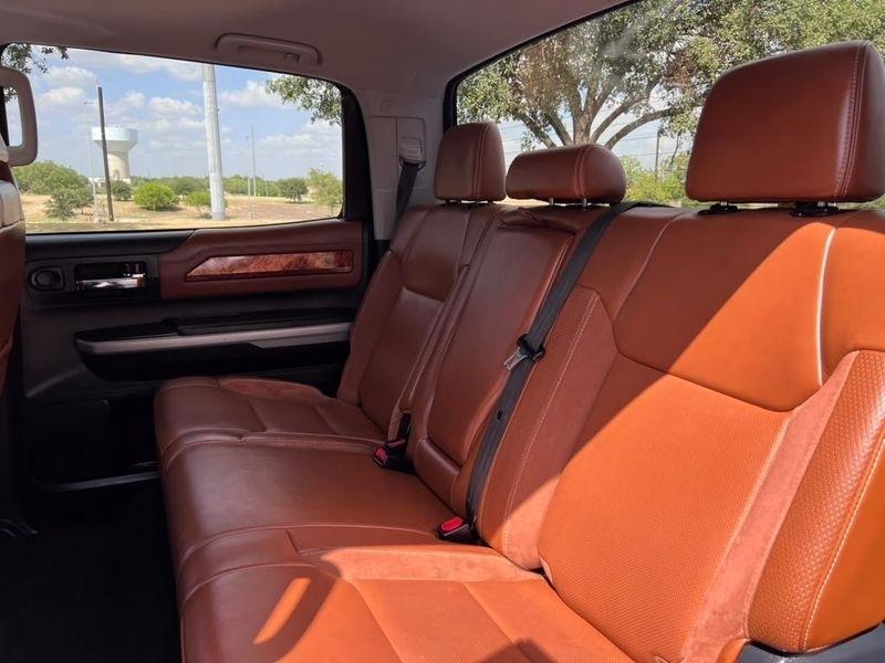 Toyota Tundra Platinum CrewMax 5.7L FFV 4WD 2018