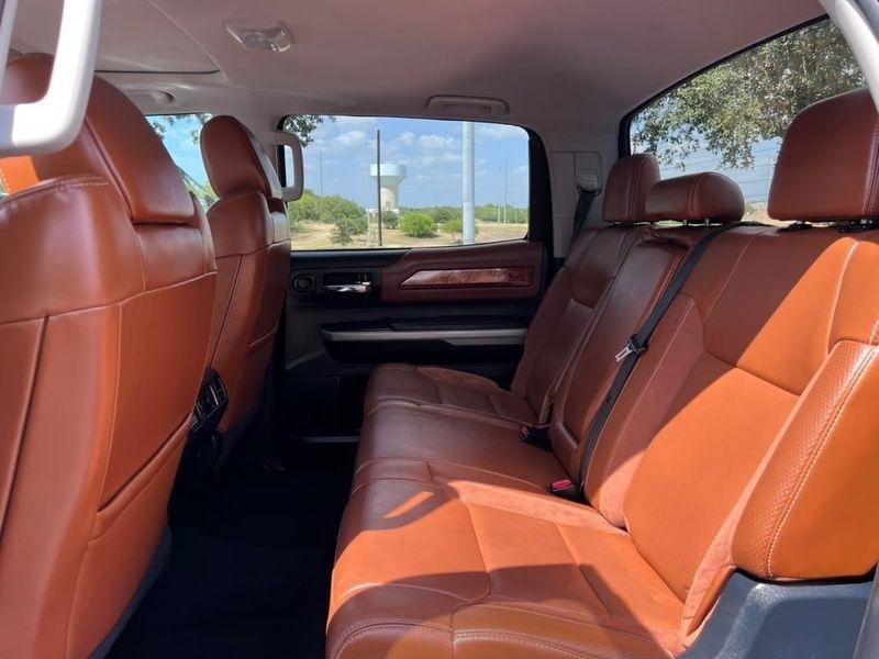 Toyota Tundra Platinum CrewMax 5.7L FFV 4WD 2018
