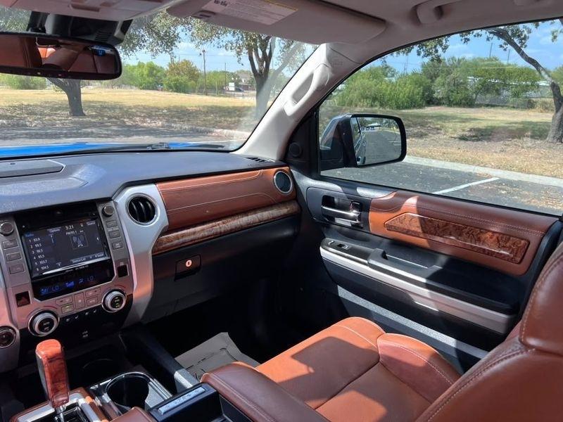 Toyota Tundra Platinum CrewMax 5.7L FFV 4WD 2018