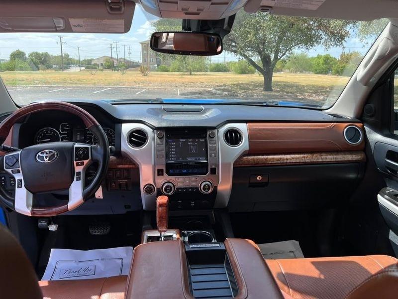 Toyota Tundra Platinum CrewMax 5.7L FFV 4WD 2018