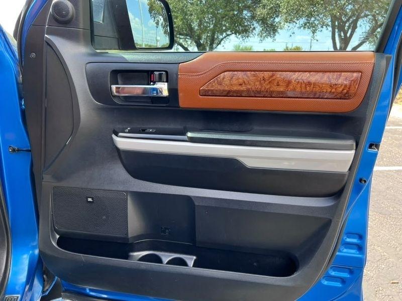 Toyota Tundra Platinum CrewMax 5.7L FFV 4WD 2018