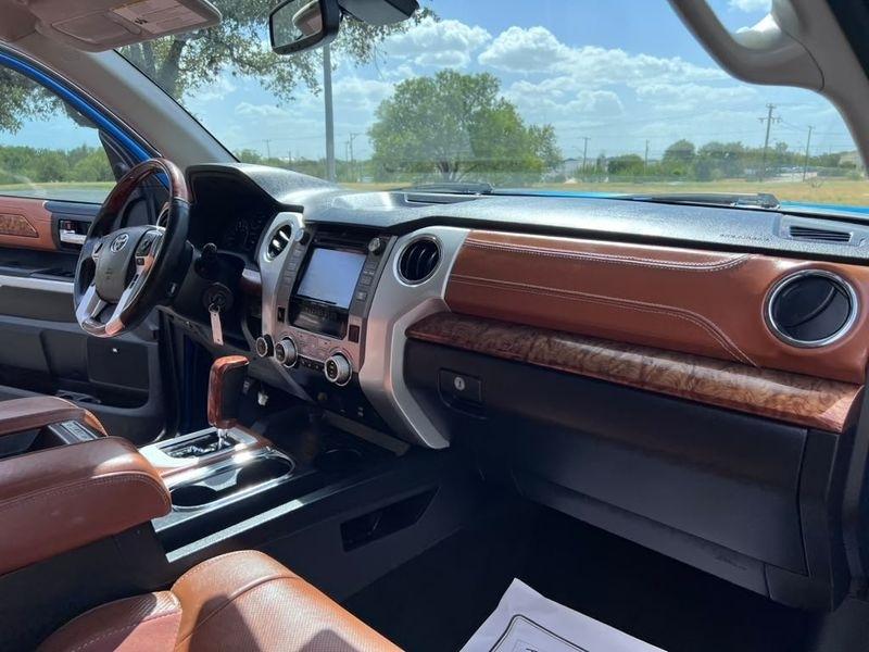 Toyota Tundra Platinum CrewMax 5.7L FFV 4WD 2018