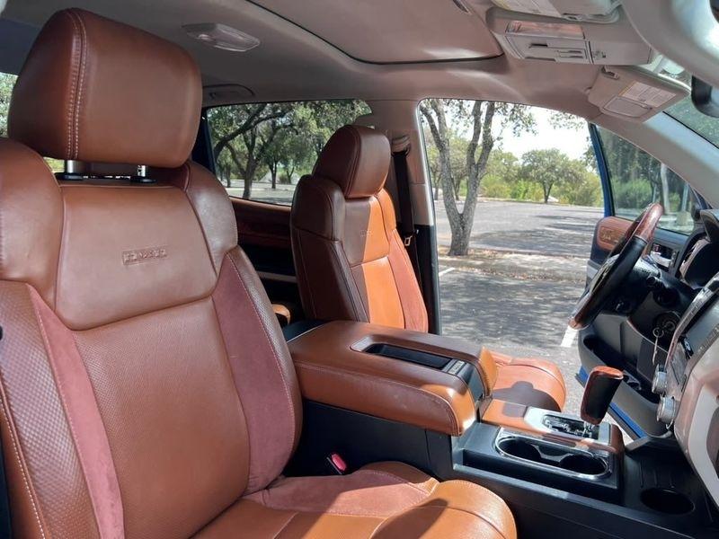 Toyota Tundra Platinum CrewMax 5.7L FFV 4WD 2018