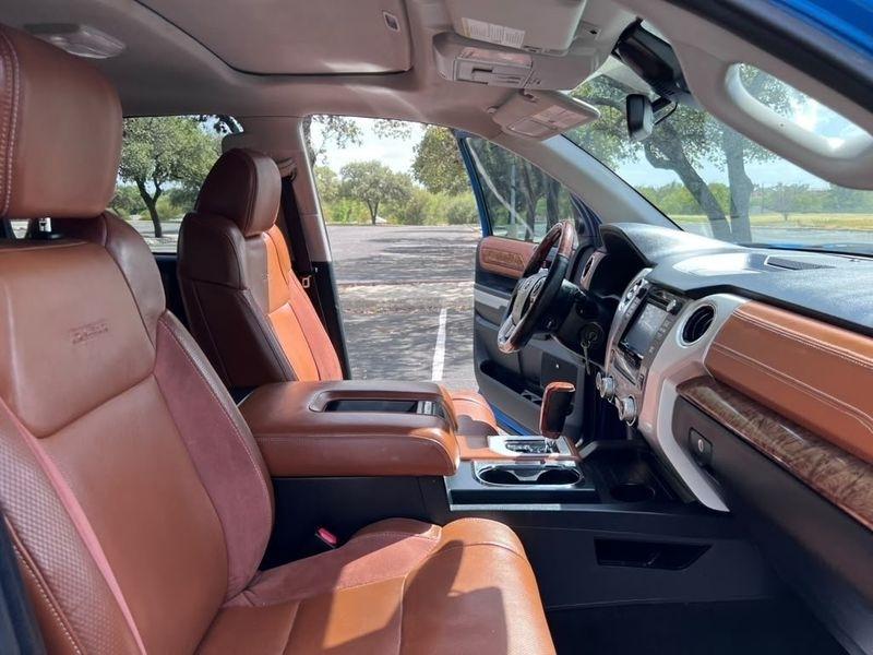 Toyota Tundra Platinum CrewMax 5.7L FFV 4WD 2018