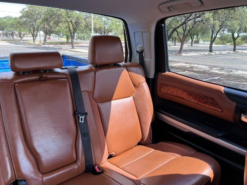 Toyota Tundra Platinum CrewMax 5.7L FFV 4WD 2018