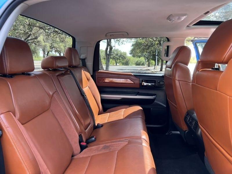 Toyota Tundra Platinum CrewMax 5.7L FFV 4WD 2018