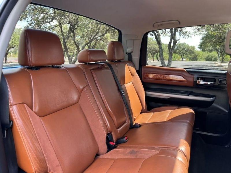 Toyota Tundra Platinum CrewMax 5.7L FFV 4WD 2018