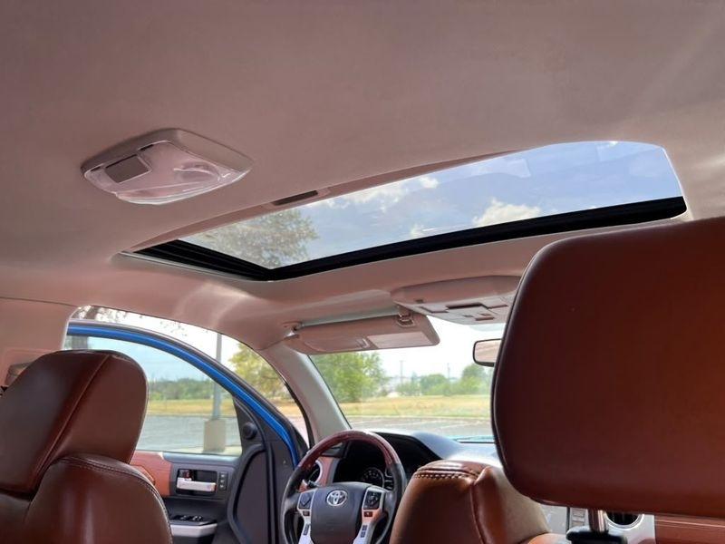 Toyota Tundra Platinum CrewMax 5.7L FFV 4WD 2018