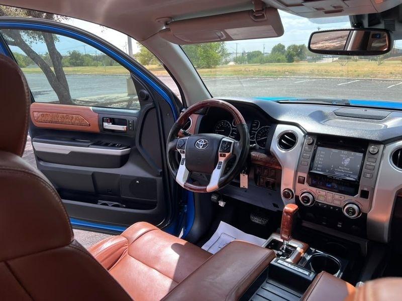 Toyota Tundra Platinum CrewMax 5.7L FFV 4WD 2018