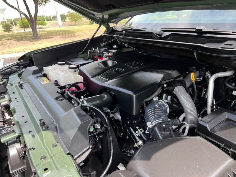 Toyota Tundra SR5 CrewMax 4WD 2023