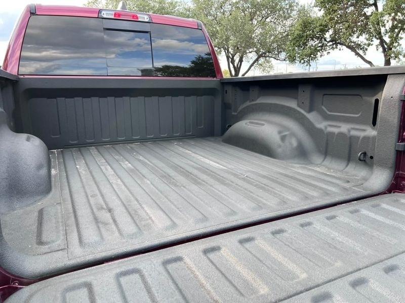 RAM 1500 Lone Star Crew Cab SB 4WD 2020