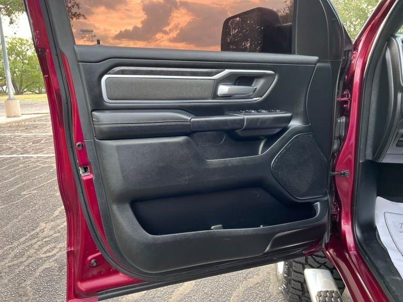 RAM 1500 Lone Star Crew Cab SB 4WD 2020