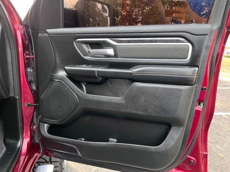 RAM 1500 Lone Star Crew Cab SB 4WD 2020