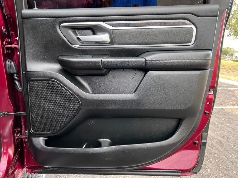 RAM 1500 Lone Star Crew Cab SB 4WD 2020