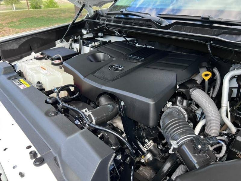 Toyota Tundra SR CrewMax 2WD 2024