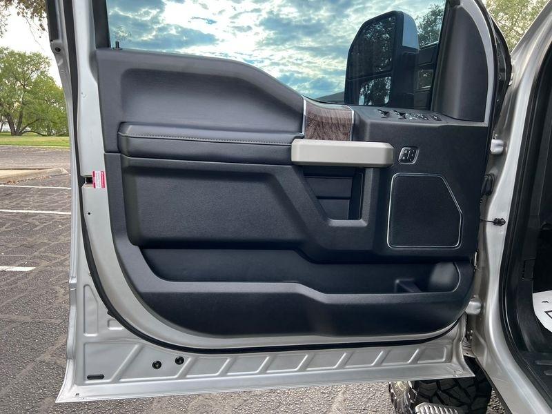 Ford F-250 SD Lariat Crew Cab 4WD 2019