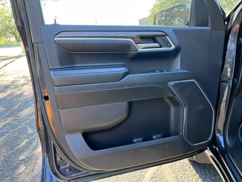 Chevrolet Silverado 1500 LT Crew Cab 4WD 2024
