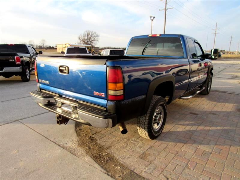 GMC Sierra 2500HD SLE Ext. Cab Long Bed 2WD 2004