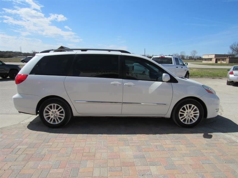 Toyota Sienna XLE FWD 2010