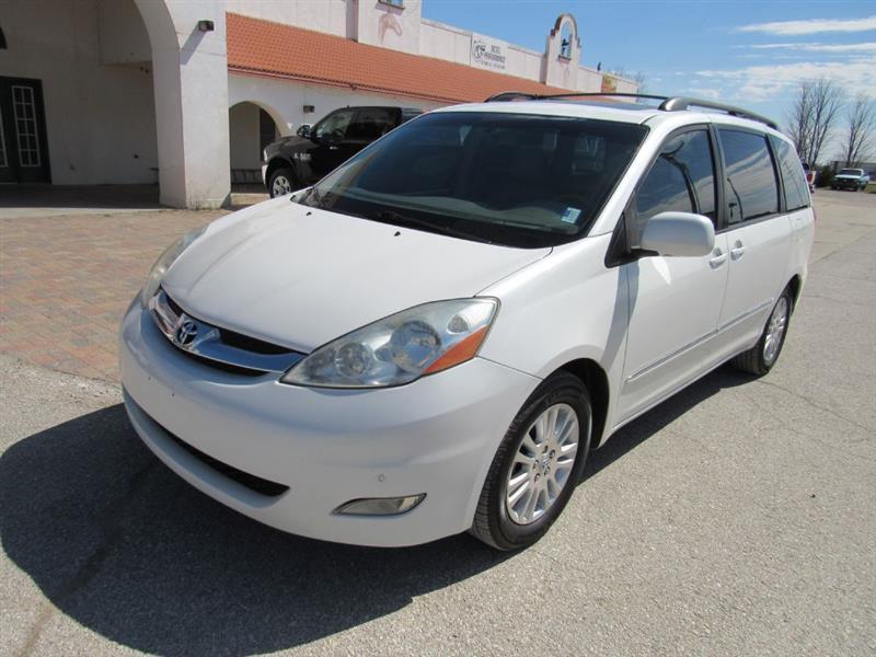Toyota Sienna XLE FWD 2010