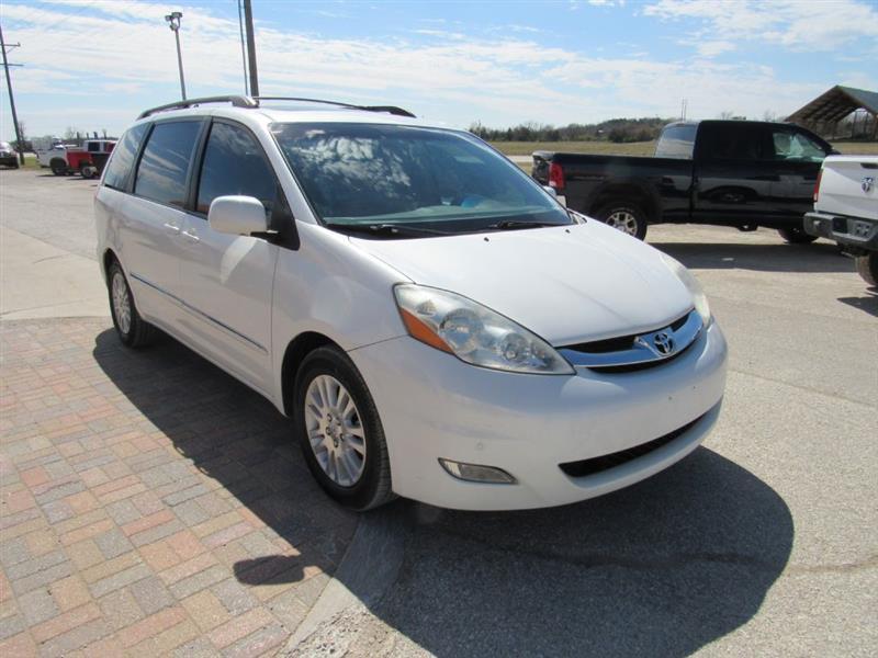 Toyota Sienna XLE FWD 2010