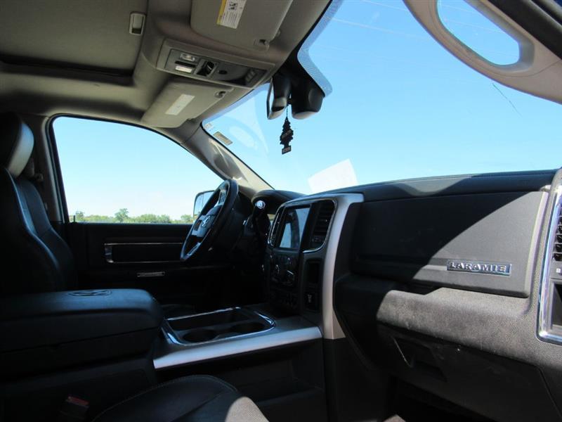 RAM 3500 Laramie Crew Cab SWB 4WD 2016