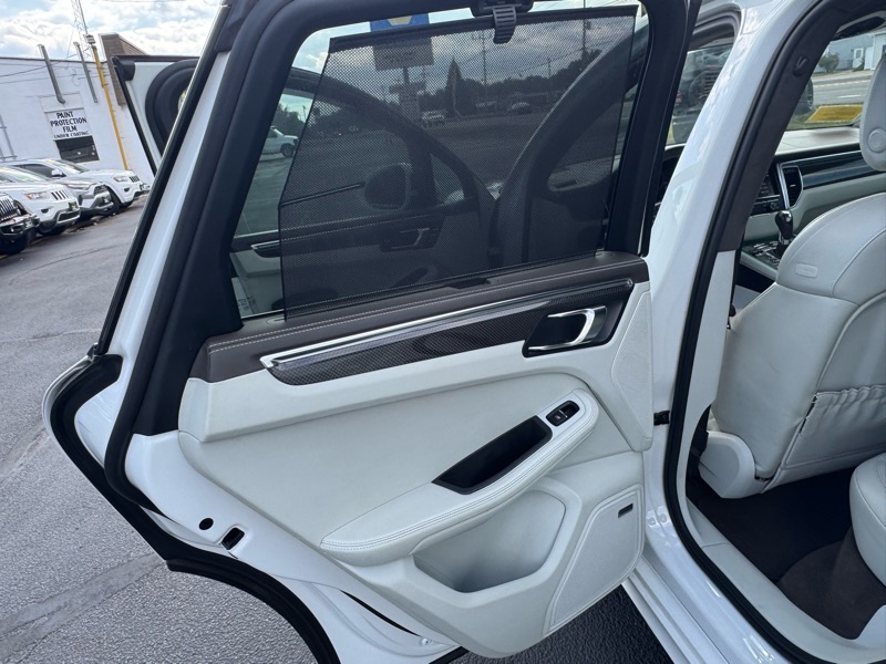 Porsche Macan Turbo 2015 Porsche Macan Turbo 2015