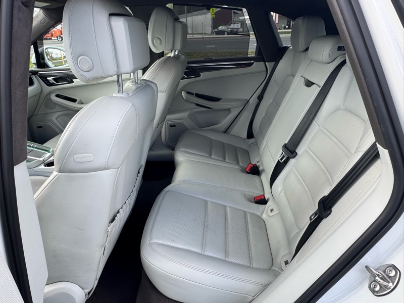 Porsche Macan Turbo 2015 Porsche Macan Turbo 2015