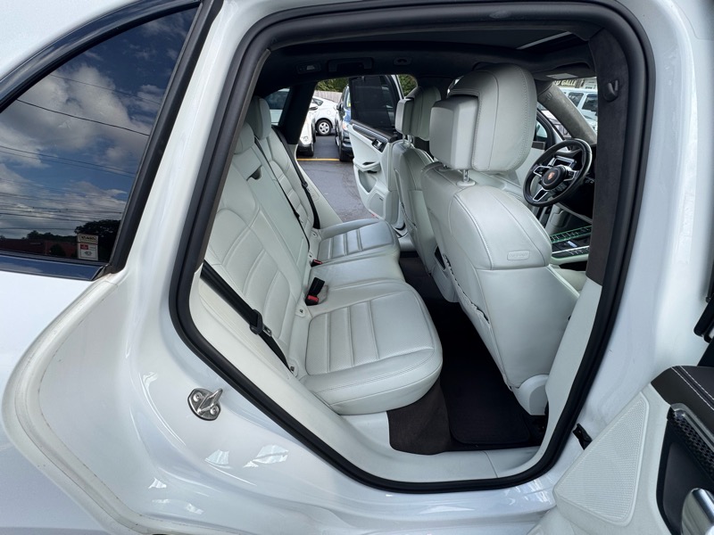 Porsche Macan Turbo 2015 Porsche Macan Turbo 2015