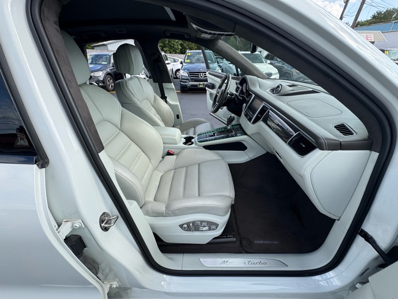 Porsche Macan Turbo 2015 Porsche Macan Turbo 2015