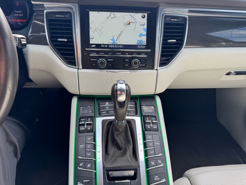 Porsche Macan Turbo 2015 Porsche Macan Turbo 2015