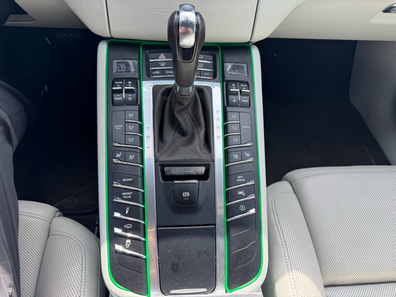 Porsche Macan Turbo 2015 Porsche Macan Turbo 2015