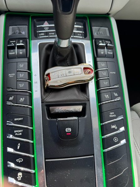 Porsche Macan Turbo 2015 Porsche Macan Turbo 2015