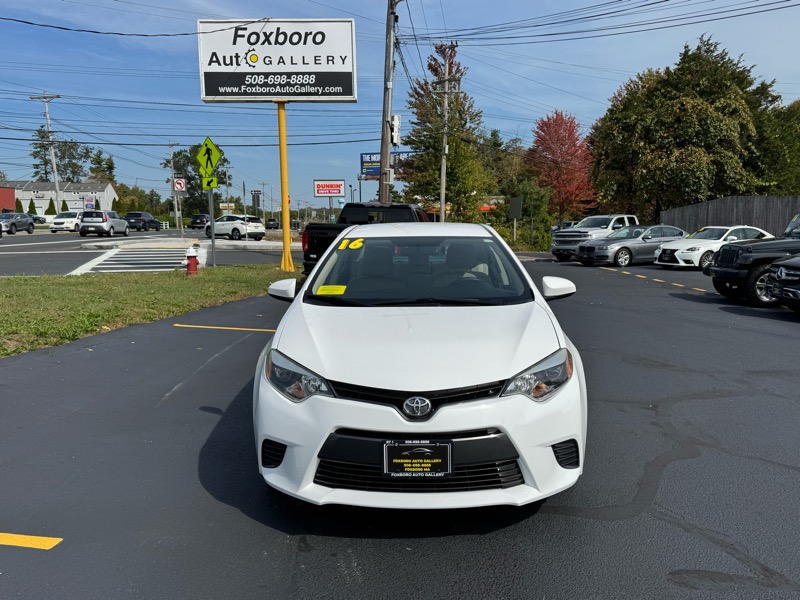 2016 Toyota Corolla LE photo 2