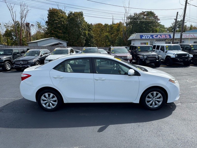 2016 Toyota Corolla LE photo 4