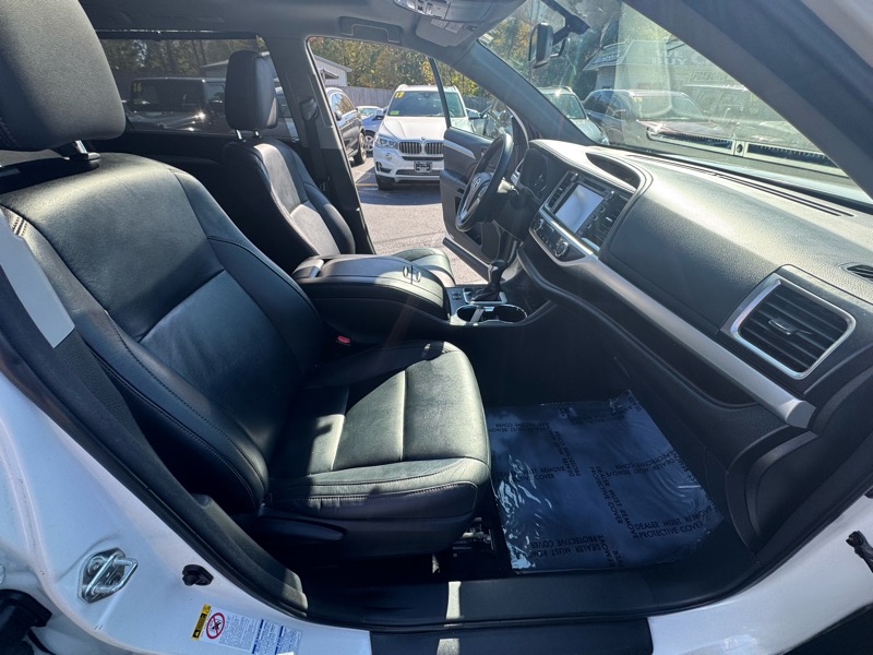 2014 Toyota Highlander XLE photo 11