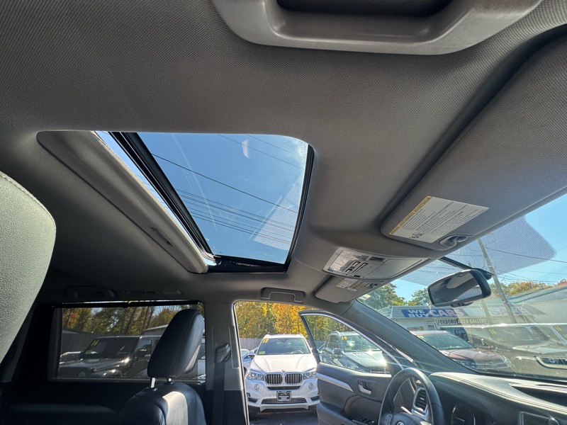 2014 Toyota Highlander XLE photo 12