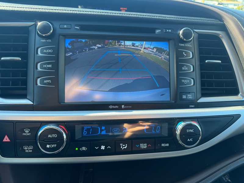 2014 Toyota Highlander XLE photo 16